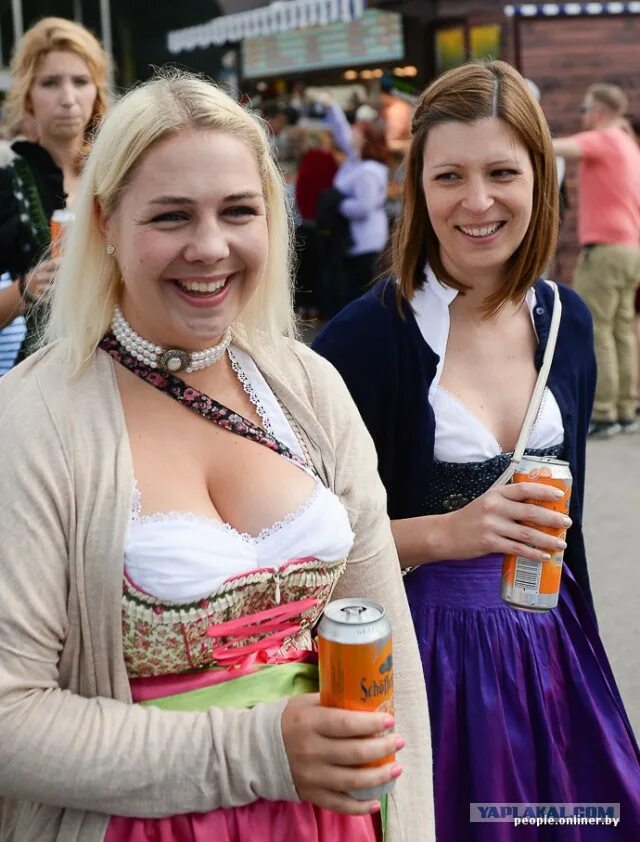 Нина октоберфест. Октоберфест девушки. Октоберфест 2014. Баварские девушки с большой грудью. Хантер макгрейди plus size.