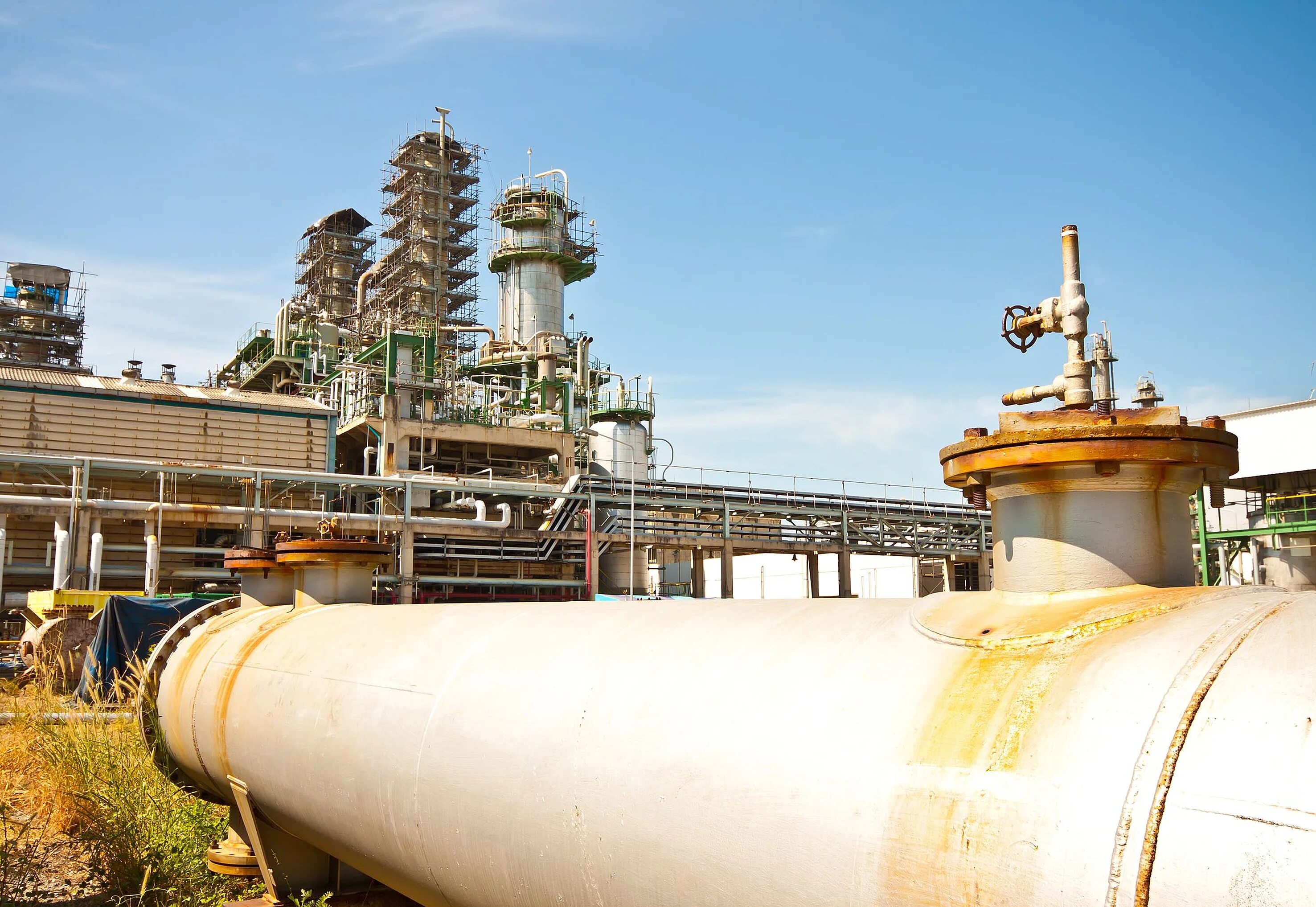 Коррозия трубопровода нефтегаз. Коррозия технологического оборудования. Сероводородная коррозия трубопроводов. Углекислотная коррозия нкт. Коррозия нефтяного оборудования.