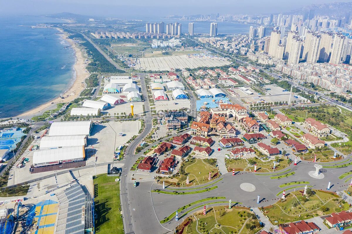 Новый район Западного побережья Циндао · Golden Beach Beer City. Qingdao West Coast.