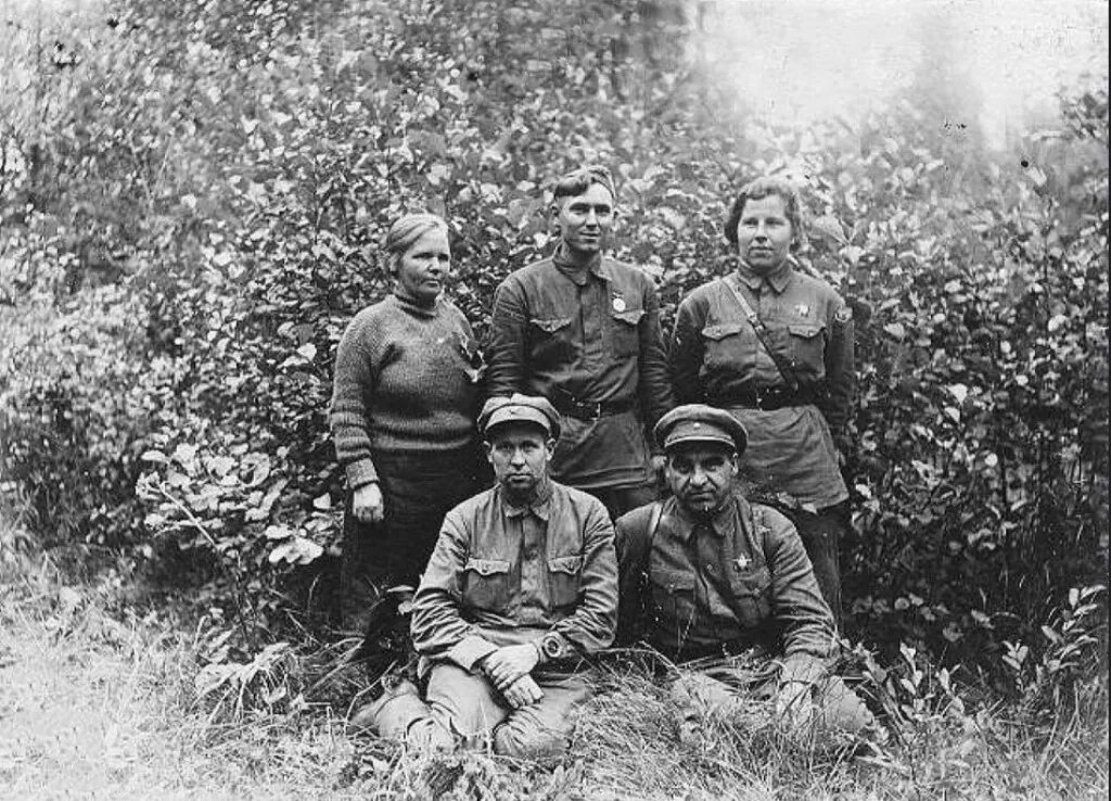 Хутор партизан. Осипчик владимир иванович партизан. партизаны брянск 1943. партизанские отряды кубани 1943. партизанский отряд в приднестровье 1943.