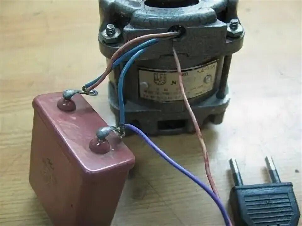 Подключить мотор от стиральной машины к 220 4 провода. Схема включения однофазного асинхронного двигателя 220в. Подключить электродвигатель от стиральной машины 4 провода. Как подключить конденсатор стиральной машине. Проводка стиральной машины самсунг.