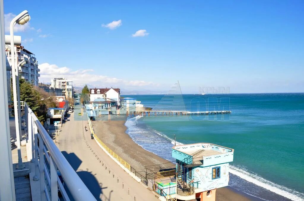 Алушта улица набережная. Алушта ул Горького набережная. Набережная 24 в Алуште Профессорский. Крым Алушта улица набережная.