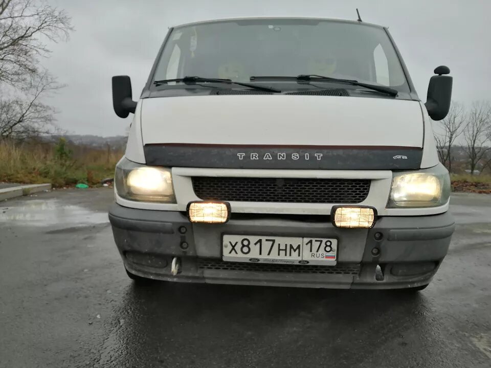 Ford Transit 2005 противотуманки. Противотуманки на Ford Transit 2000 года. ПТФ Форд Транзит 2002. Форд Транзит 2001 год ПТФ.