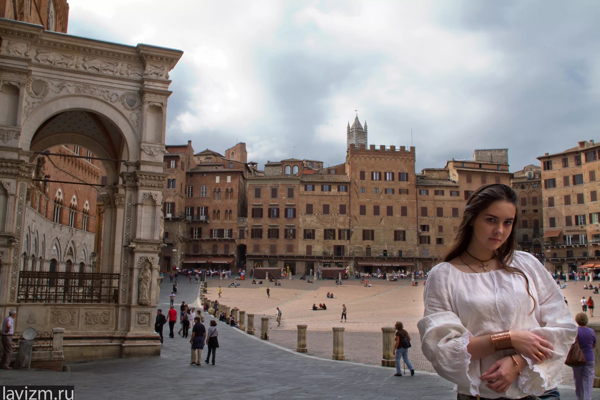 дом екатерины сиенской. кайрат нуртас песни. сиен сиен на русском языке слушать песню. Siena песня. Dreamcatcher группа постеры.