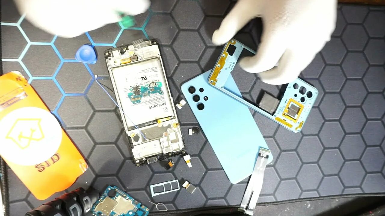 Разбор samsung sm-a325f. Разборка самсунг а 32. Samsung galaxy s20 disassembly. Как разобрать самсунг а 32. Samsung a32 разбор.