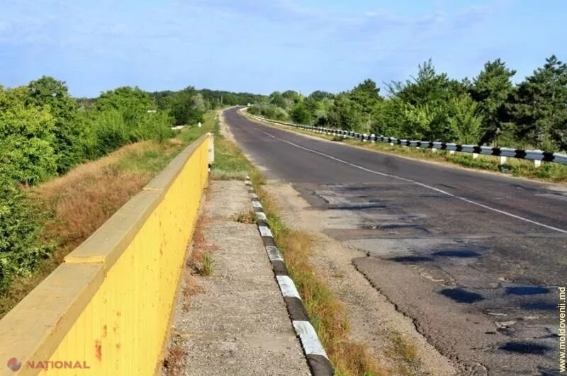 Яловень молдова дороги. Молдавская дорога. Трасса м14 молдова. Молдавия дороги. Фундурий векь село.