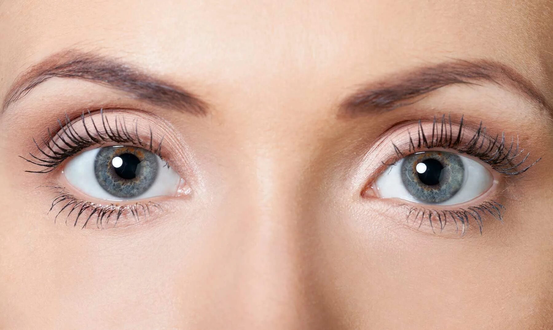 Открытый глаз. Раскрытые веки. Нюдовый макияж глаз для нависшего века. Раскрытые веки. Раскрытые веки.