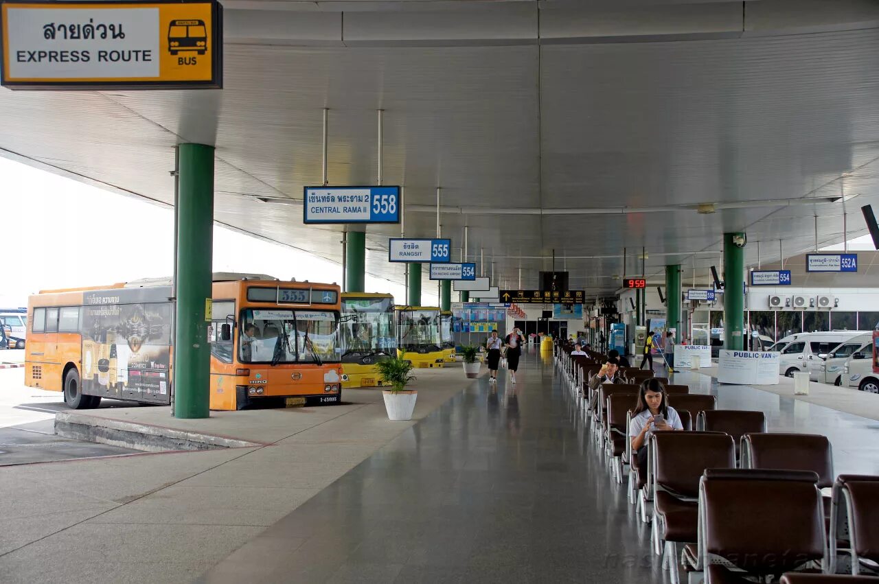 Пересадка в бангкоке. Суварнабхуми аэропорт. Аэропорт Бангкок фото. Airport Buses Бангкок аэропорт. Аэропорт Чианграй.