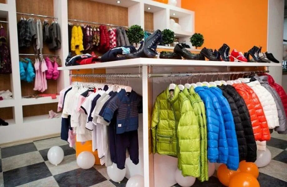 Магазин одежды готовый бизнес. Детский магазин. Магазин одежды. Детский отдел одежды. Магазин детской одежды и обуви.