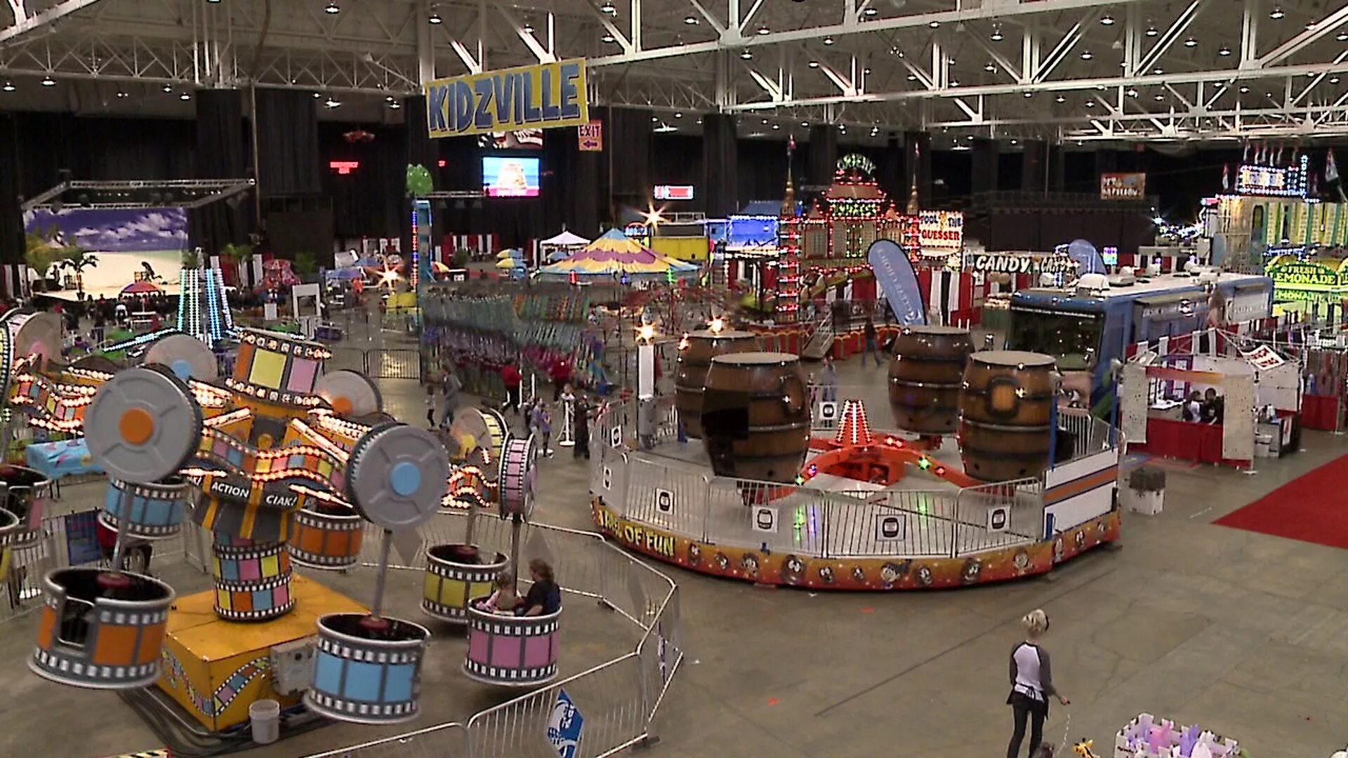 Выставка развлечений. Indoor Amusement Park. Ярмарка аттракционов. Развлечения на выставке. Новый парк аттракционов на ВДНХ.