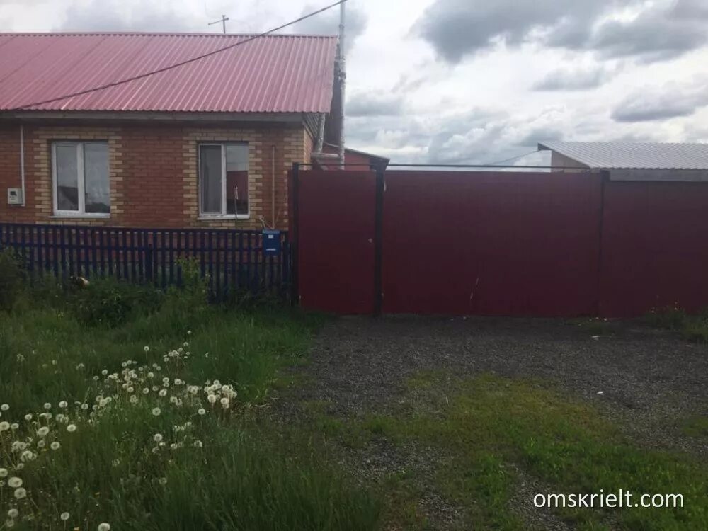 Коттедж красный яр омская. Улица октябрьская дом 106. Дома в любинском районе красный яр. Красный яр омская область. Село хомутинино челябинская область.
