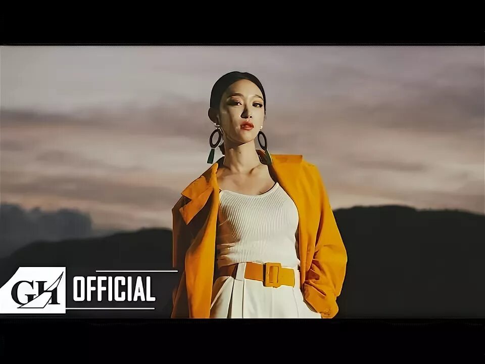 Певица соя и шаман. Сою певица. сою корейская певица. корейская певица lucia.