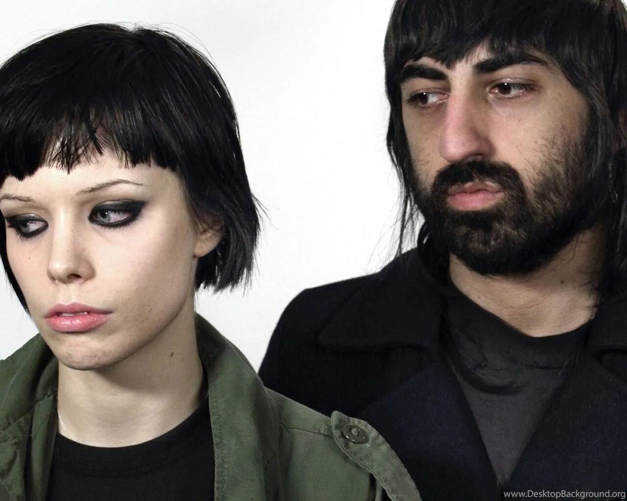 Crystal castles мем 6 кадров. Ветровка crystal castles. Crystal castles мем. Crystal castles мемы. Crystal castles абу.