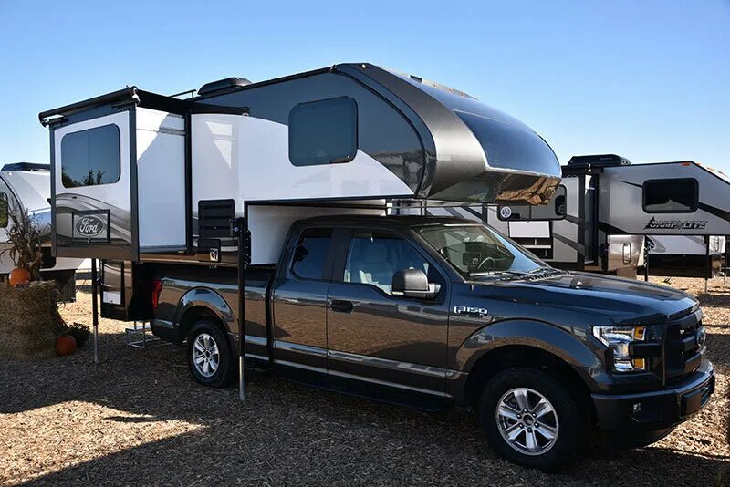 Дом на пикап. Ford f150 Camper. Ford f 150 автодом. Кемпер на Форд 150. Кемпер пикап Ford f750.