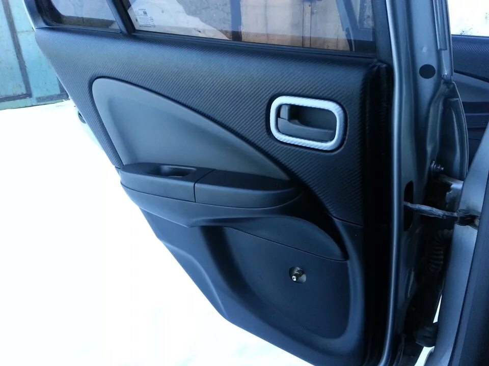 Обшивки дверей ниссан альмера. Обшивка дверей ниссан альмера классик. Дверные карты ниссан альмера классик. Дверные карты ниссан альмера н16. Дверные карты на ниссан альмера классик b10.