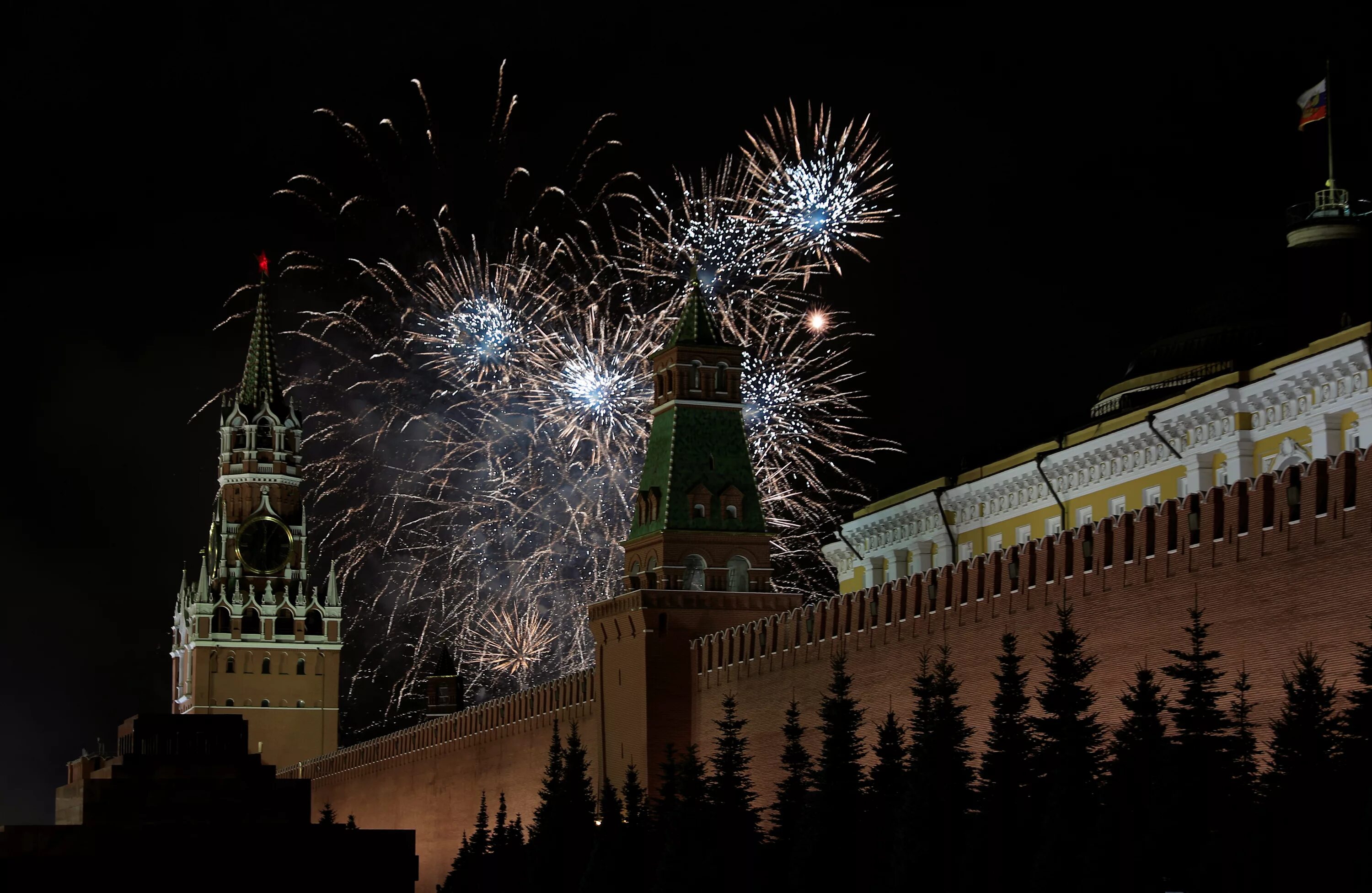 Президентский новый год. Кремль Москва обращение президента. Фон Кремль новогоднее обращение. Новогодний Кремль. Кремль новый год.