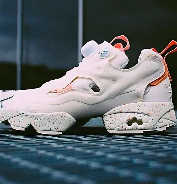 Кроссовки с чехлами из 2000. Кроссовки reebok с чехлами. кроссовки рибок с чехлом из 2000. reebok кроссовки с подкачкой. reebok с чехлами 2000г.