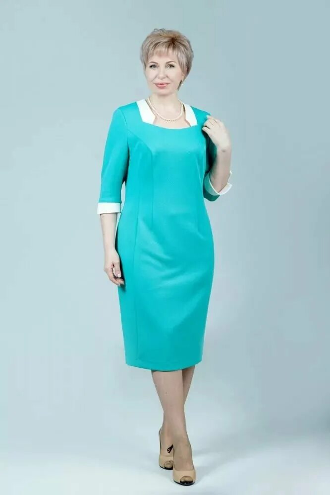 пожилая женщина в платье. элегантное платье для женщины 50 лет. летние платья для женщин 50+. современные платья для женщин 50 лет. нарядные платья для женщин.