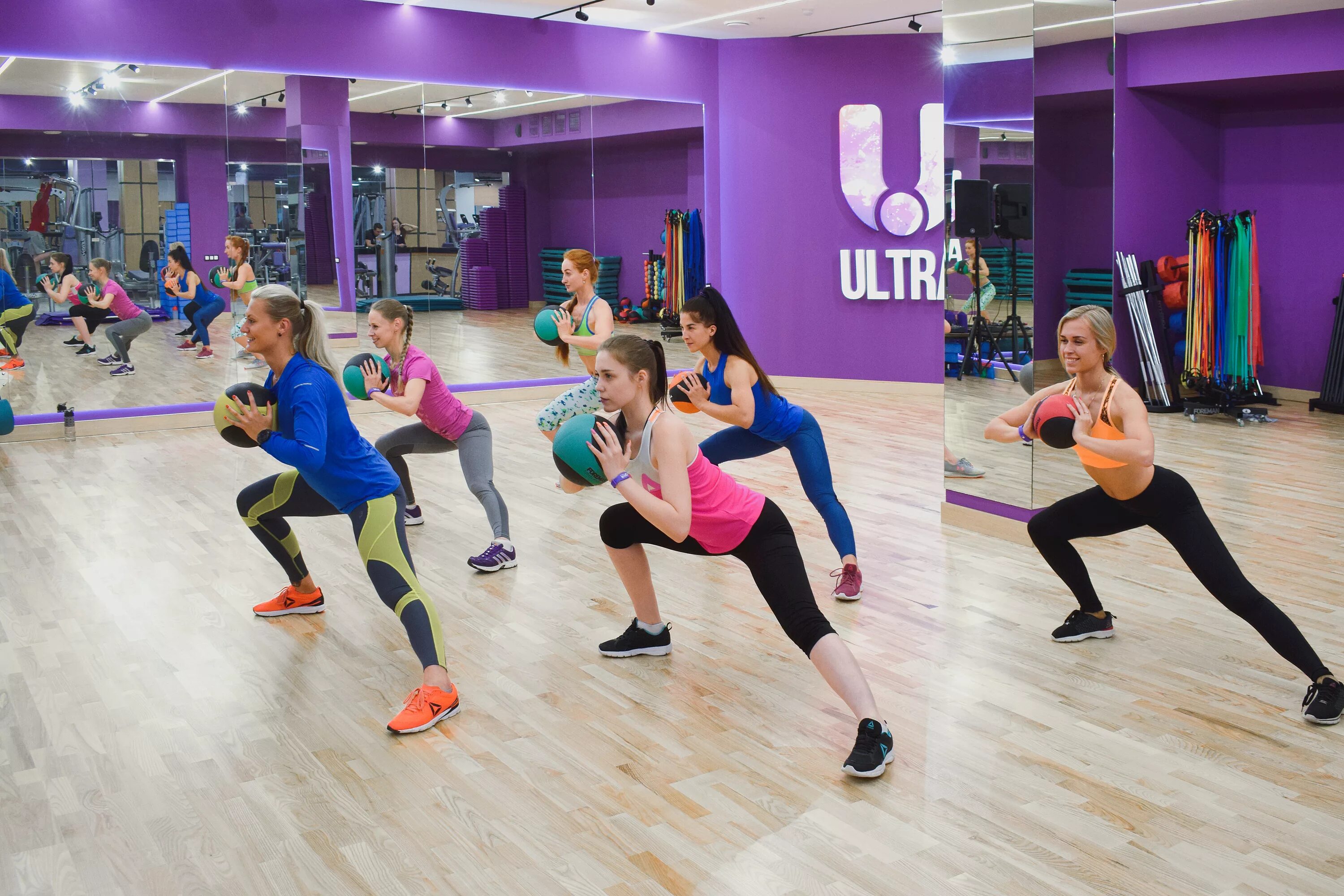 Ульяновск рекорд фитнес клуб октябрьская 26 б. Студия йоги ульяновск. Тренировки групповые фитнес хаус. Фитнес клуба форма директор ульяновск. Йога ярославль.