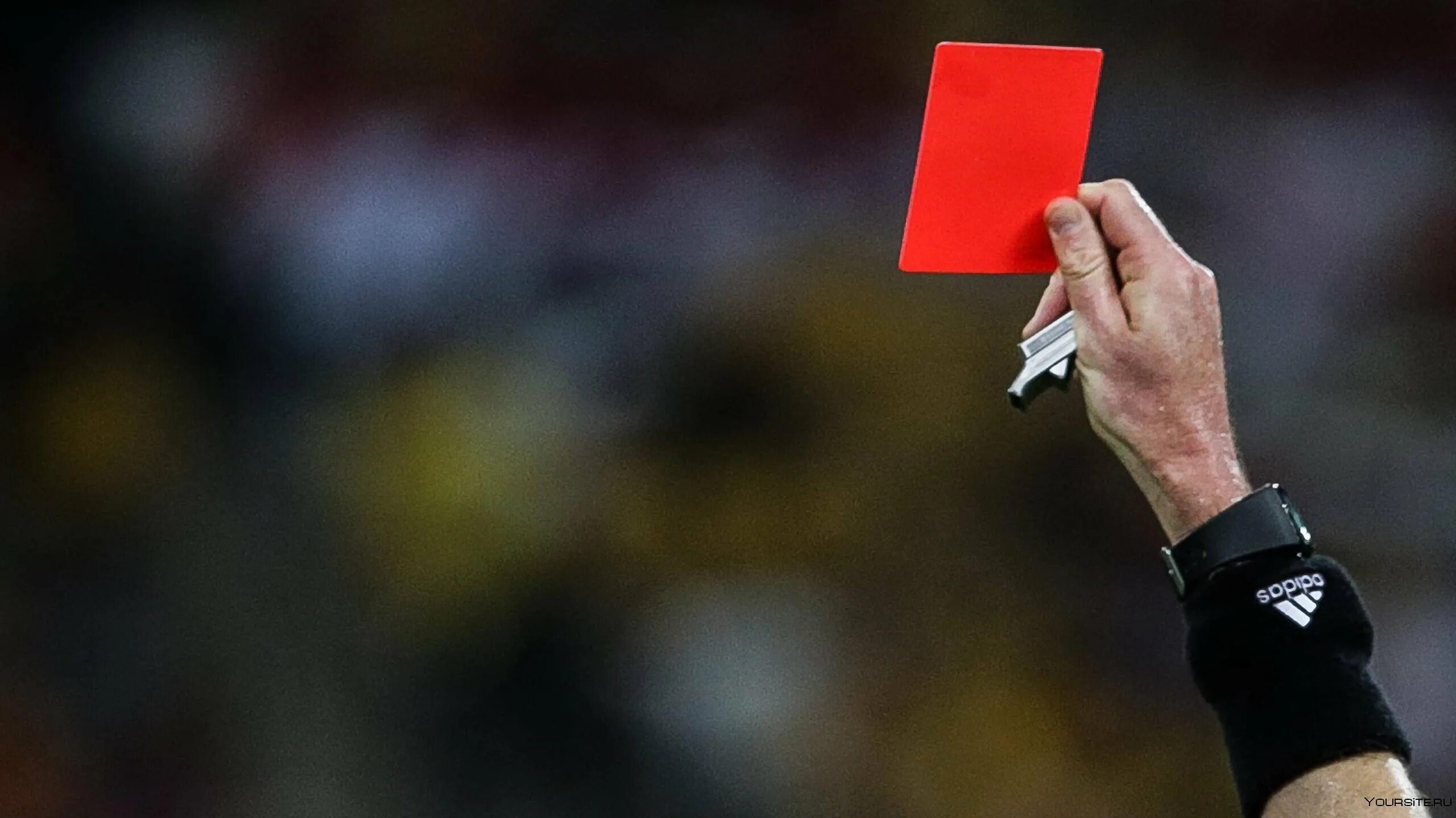 Красная карточка в футболе. Красная футбольная карточка. Карточка и красная карточка для футбола. Футбол судья красная карточка.