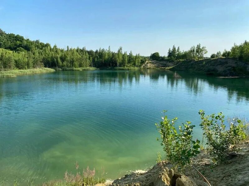 Железногорское озеро голубая лагуна. Железногорск голубая лагуна озеро. Голубая лагуна железногорск курская область. Голубая лагуна железногорск. Железногорск голубая лагуна озеро.