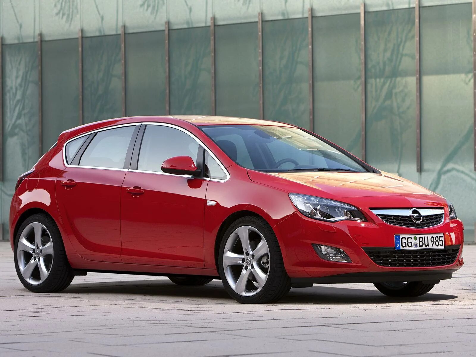 Иномарки седан. Opel Astra j. Opel Astra 2013.