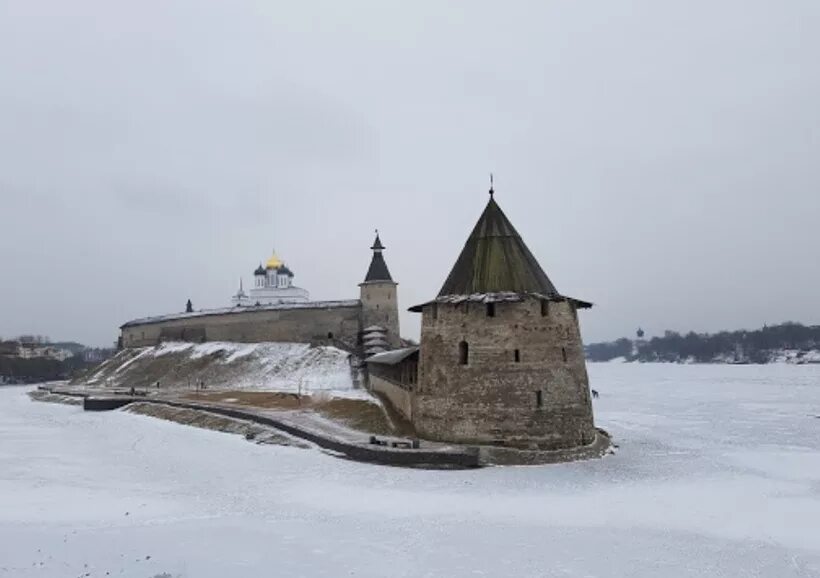 Псков 10 13 века. Город псков кремль. Псков кремль. Псковский кром достопримечательности пскова. Псковский кром достопримечательности пскова.