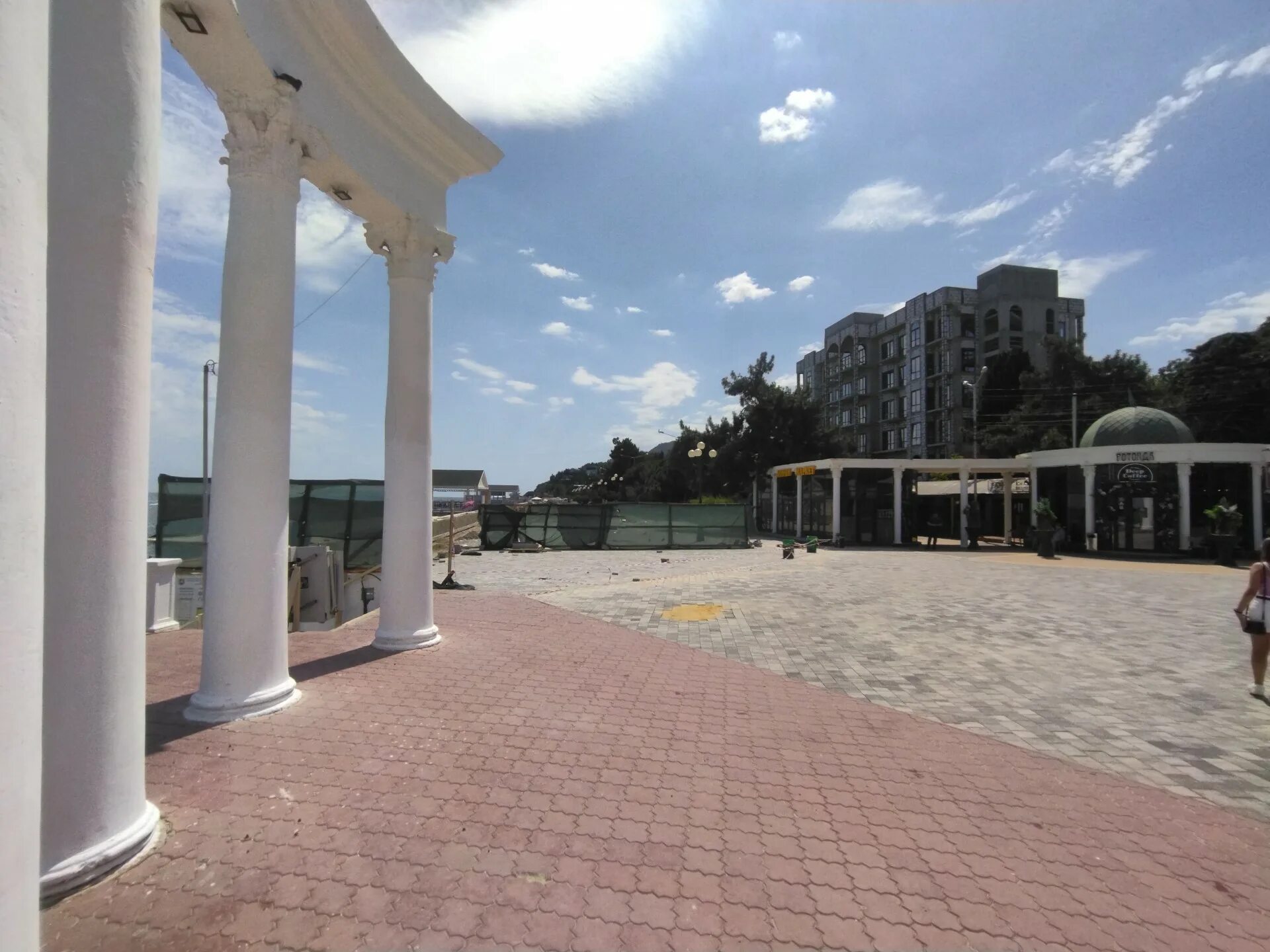 Алушта центральная. Набережная алушты 2025. алушта реконструкция набережной 2025. набережная алушта июль 2025 год. алушта 2025 центр.