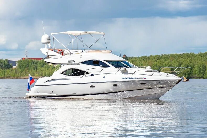 Аренда яхты москва. Carver 41 яхта. Яхта sunseeker manhattan. Яхта в подмосковье. Аренда яхты.