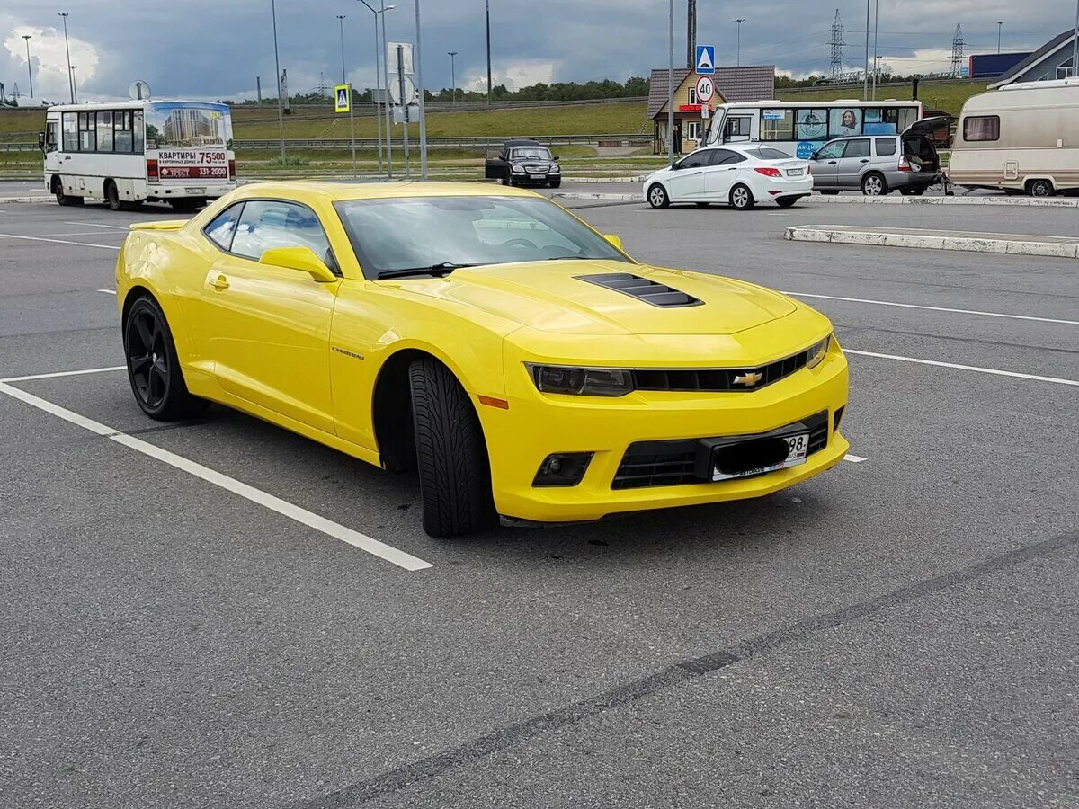 Желтая машина купить. Chevrolet Camaro 2014 3.6. Шевроле Камаро желтая. Chevrolet Camaro желтый. Шевроле Камаро 2018 желтая.