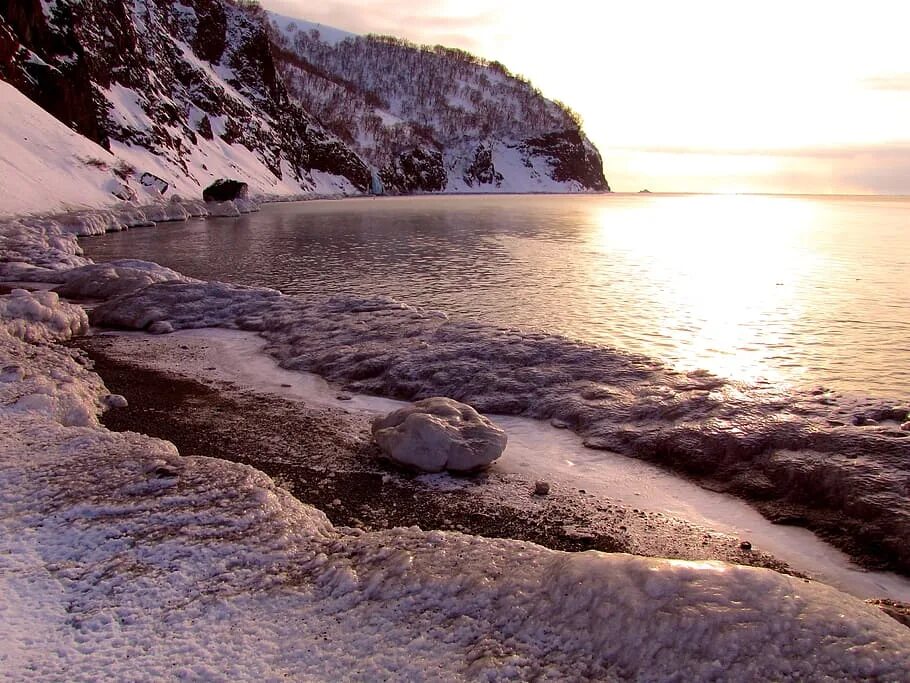 Берег тихого океана на камчатке. Тихий океан зимой. Камчатка море вулкан. Тихий океан камчатка. Тихий океан камчатка.