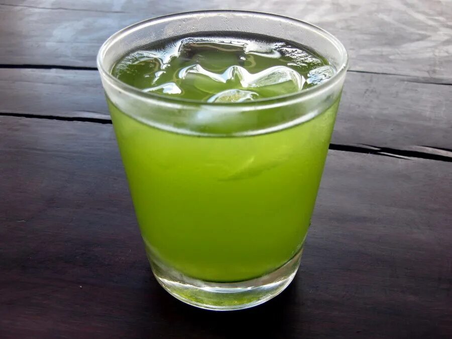 Зеленые холодной водой. Чай пандан. Ice Tea зелёный мята. Холодный зеленый чай. Green Tea напиток.
