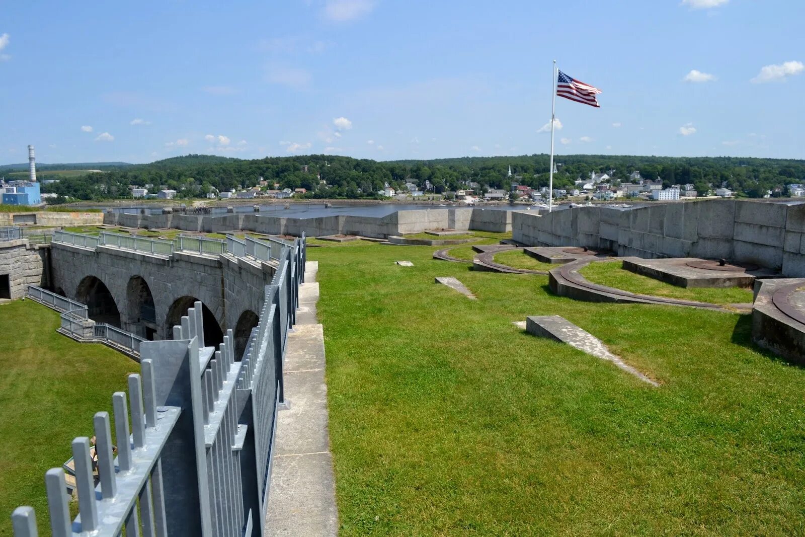 Хранилище форт нокс. Форт нокс внутри. Форт мэн. Военная база форт нокс. Американский форт нокс.