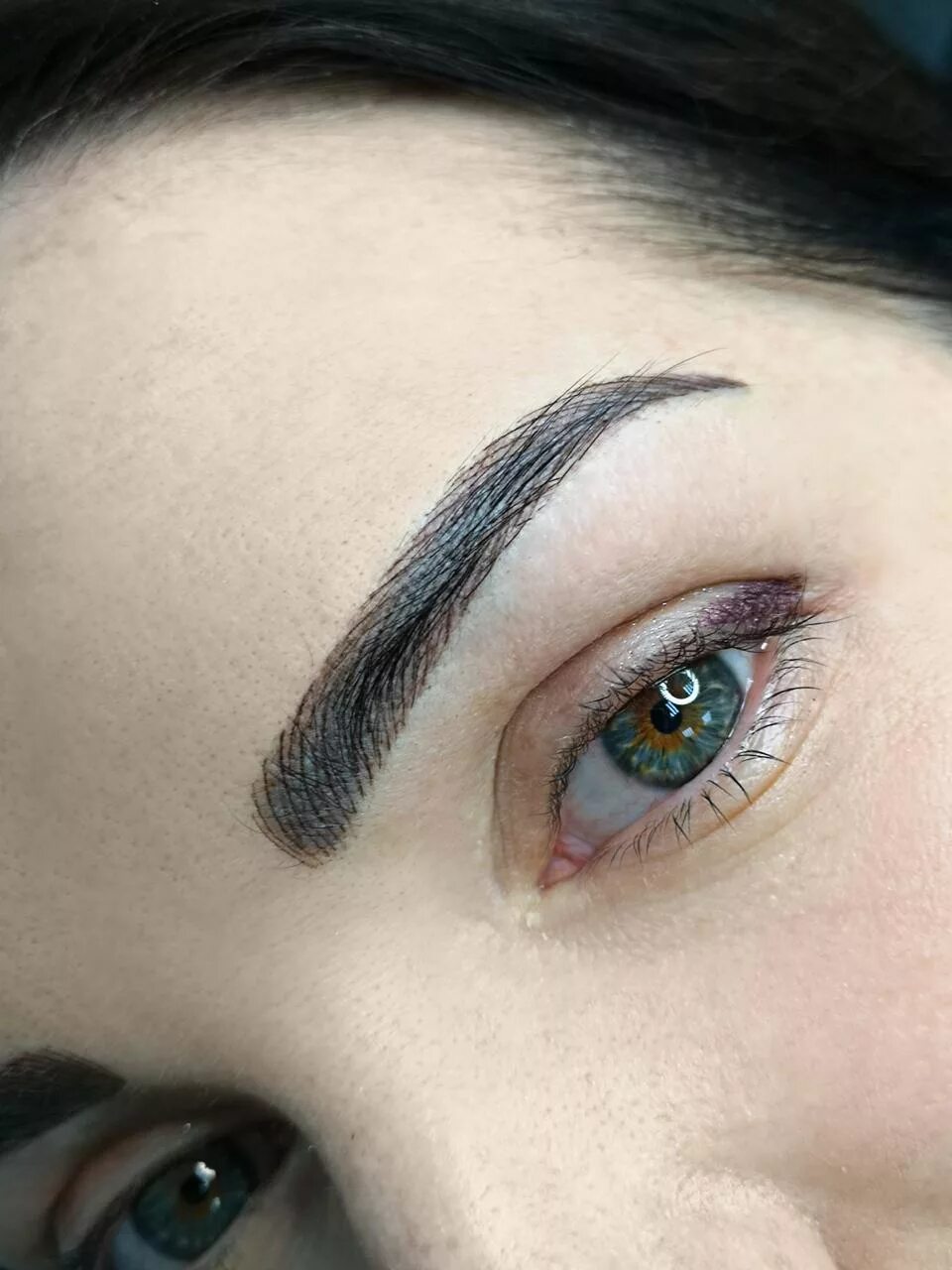 перекрытие старого татуажа. перманентный макияж бровей цвет графит. серые брови перманентный макияж. брови серо коричневые татуаж. перманентный макияж бровей пудровое.