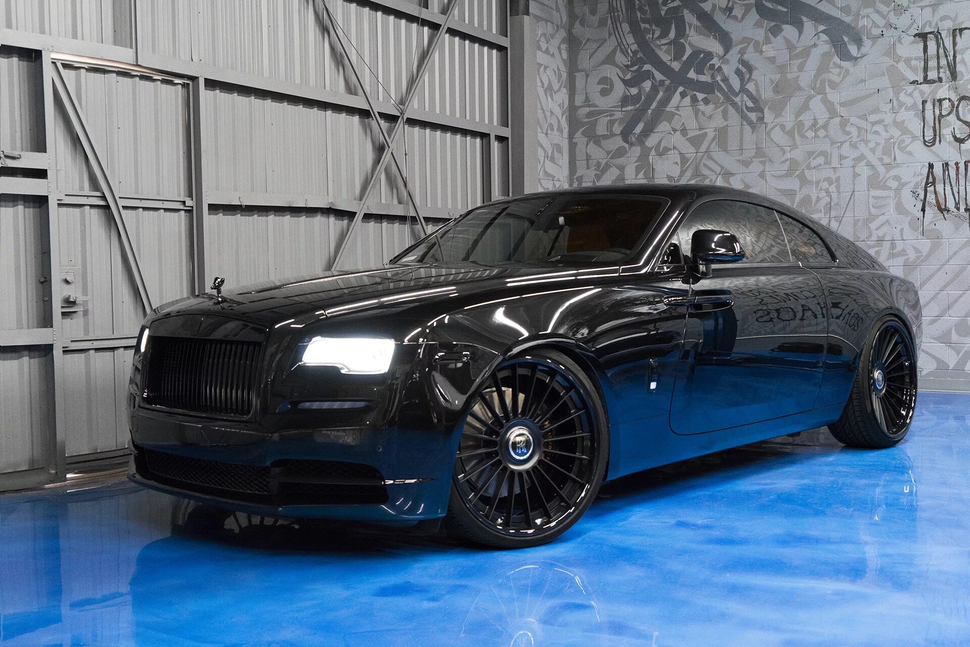 Ghost tuning. Rolls royce wraith черный тюнинг. роллс ройс wraith tuning. роллс ройс тюнинговые. rolls royce wraith тюнингованный.