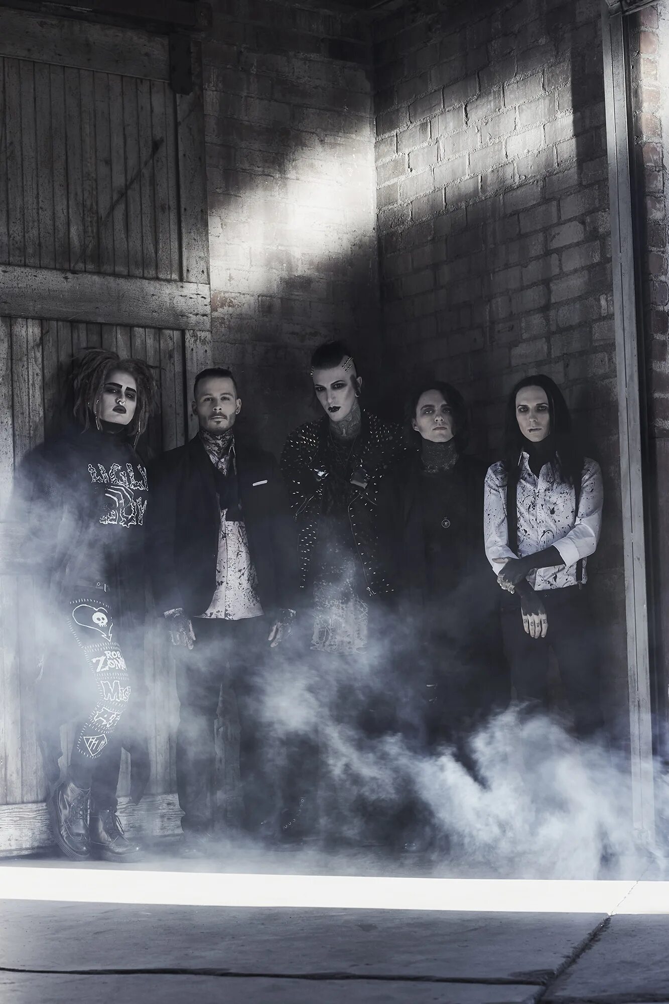 Motionless in white code. Motionless in white 2005. motionless in white 2025. motionless in white в молодости 2005. motionless in white 2025.