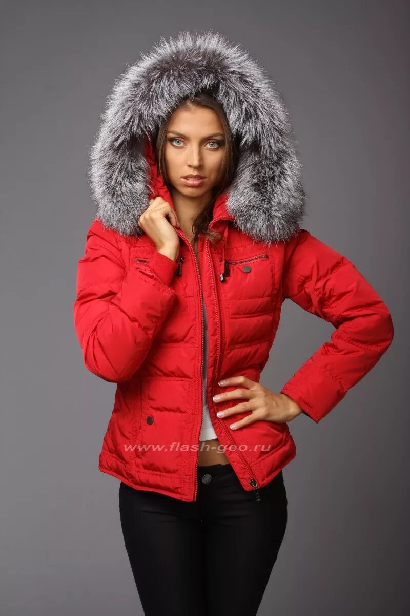 Куртка Аляска 2023. Девушка в зимней куртке. Куртка красная женская короткая. Куртка женская зимняя. Купить короткую зимнюю куртку