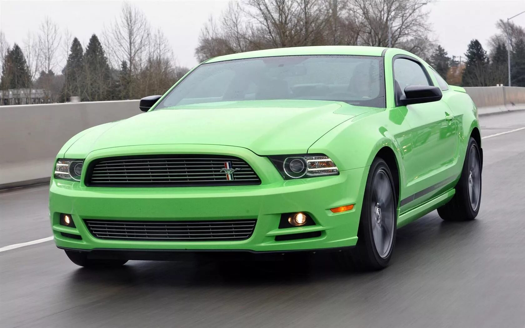 Форд мустанг 1 поколения. Ford mustang 2013. Мустанг 62 года ford mustang. Эволюция мустанга. Мустанг премиум 4х дверный.