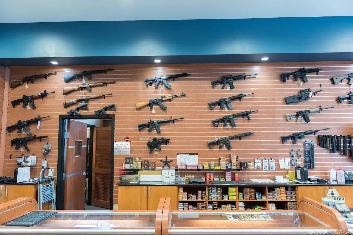 Оружейный салон омерта. Магазин оружия. Оружейный рядом со мной. Магазин охотник санкт-петербург. Магазин молот оружие в москве.