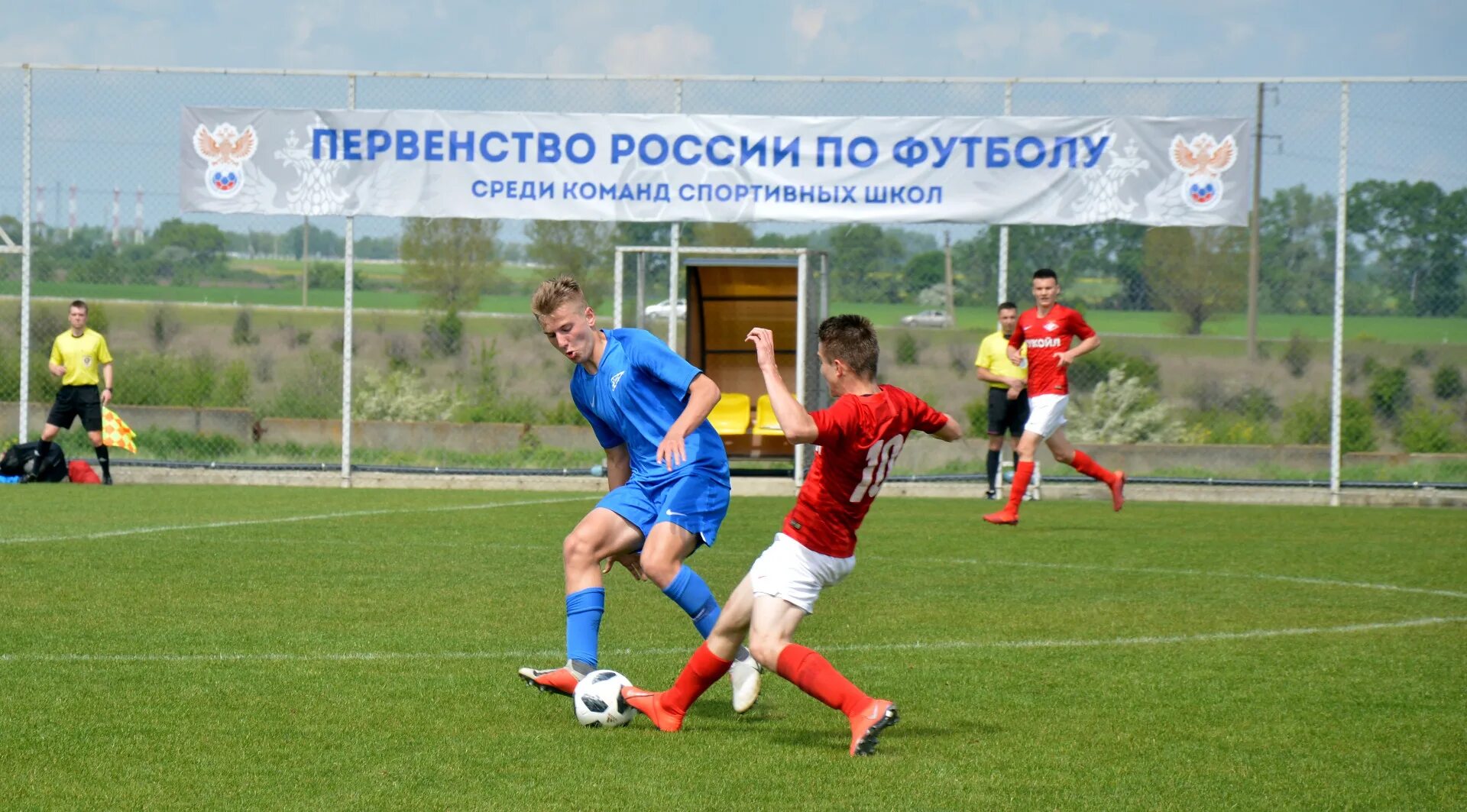 Первенство среди девушек по футболу