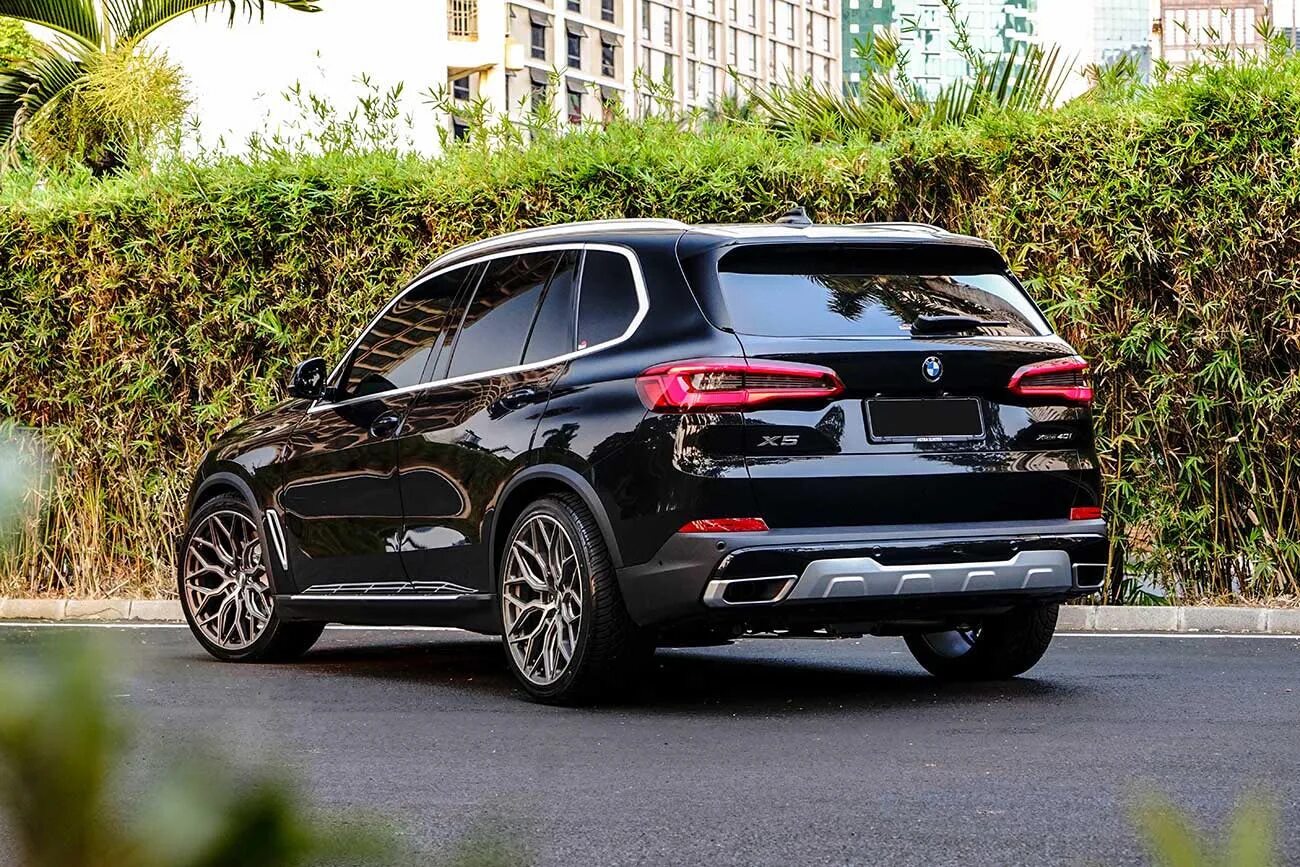 Bmw x5 coupe. X 5 7x 23. Диски на bmw x5 f15 r22. Bmw x7 lumma clr. Bmw x7 lumma.
