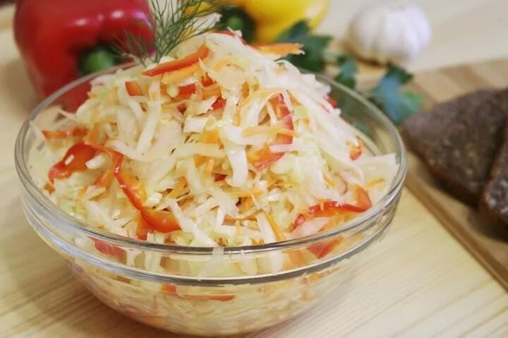 Капуста провансаль быстрого. Капуста провансаль. салатная капуста провансаль. капуста провансаль с клюквой.