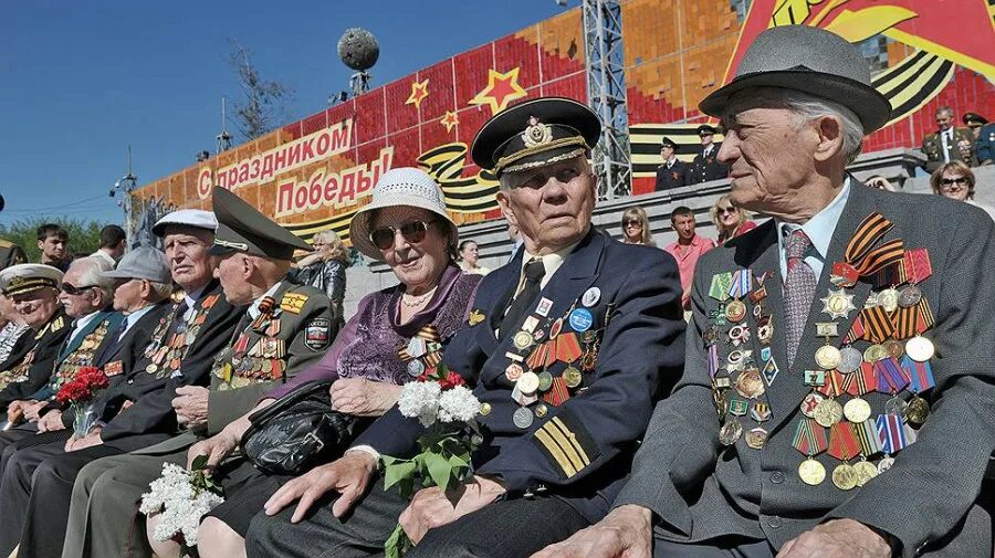 9 мая участники вов. Ветераны на параде. Ветераны Великой Отечественной войны на параде. 9 Мая ветераны. Ветераны ВОВ на параде.