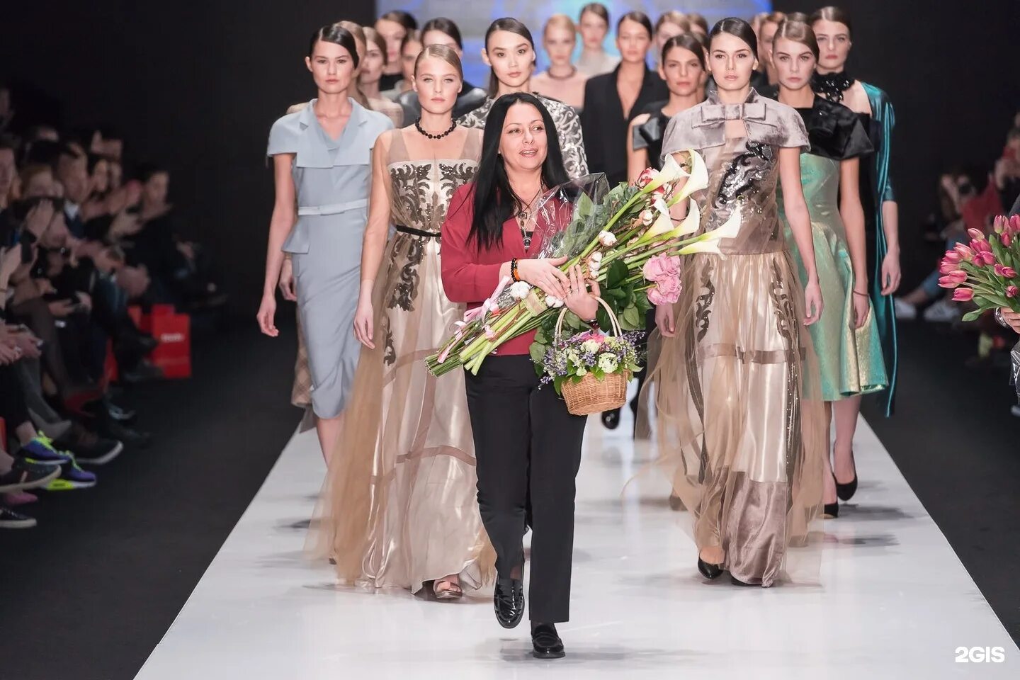 Сайт модной дом. Дизайнерская одежда. Показ одежды. Вячеслав зайцев дом моды. Сайт модной дом.