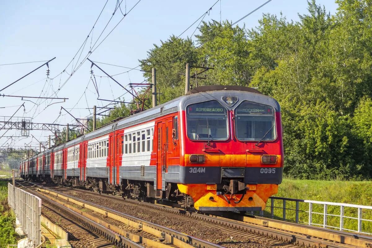 Поезд 23 апреля. Электропоезд. Поезд фото. Электрички. Электропоезд фото.