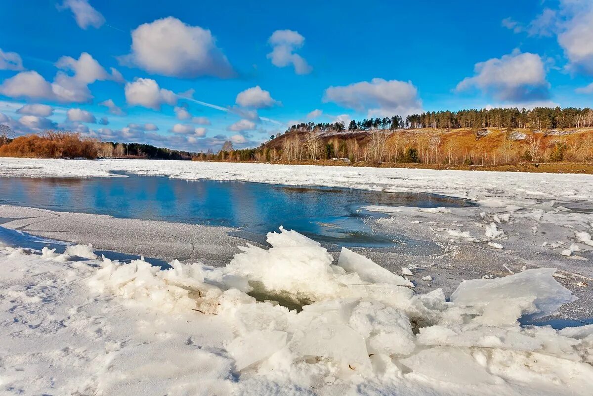 ледоход на реке неве. река освобождается ото льда. апрель ледоход. ледоход репина. река освобождается ото льда.