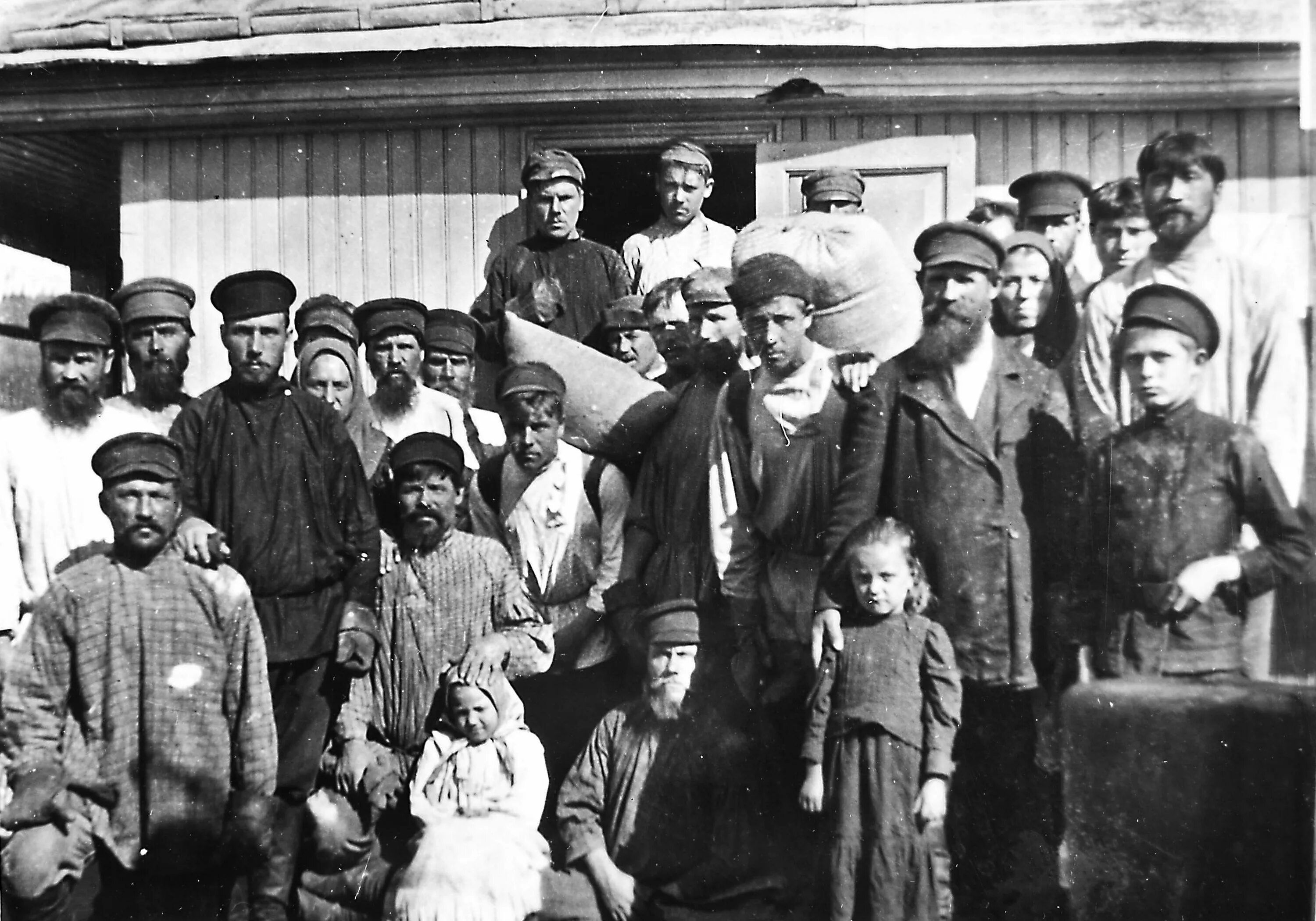 Отходничество в россии. Крестьяне Тамбовской 1900. Ярославская Губерния крестьяне 19-20 век. Крестьяне Ярославской губернии 19 века. Переселенцы из Тамбовской губернии.