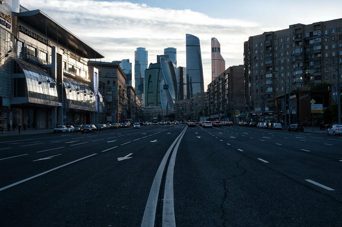 Улица. Большая Дорогомиловская. Дорогомиловская улица. Пустой город. Серая улица.