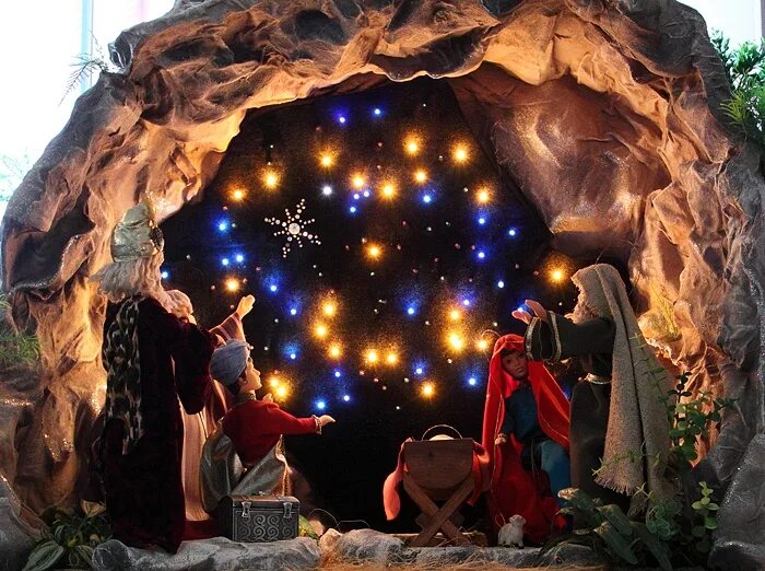 Украсить пещеру. Пещера вертеп Рождественский. Рождественская звезда.Рождественский вертеп. Рождество Христово ясли вертеп. Вифлеем пещера храм Рождества Христова ясли.