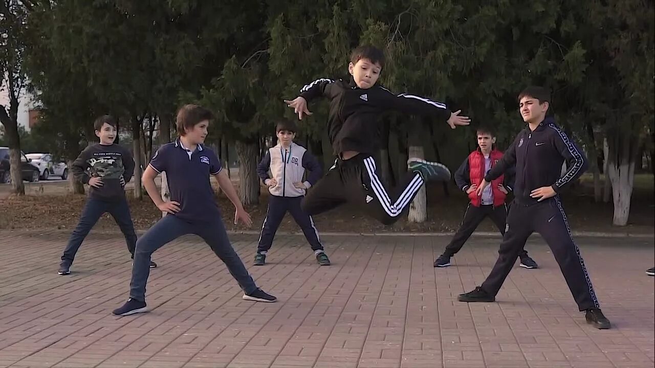 Ислам итляшев ой ой ой. Песня салам алейкум небеса. Ислам итляшев салам алейкум. Роза лезгинка. Чеченцы лезгинка.